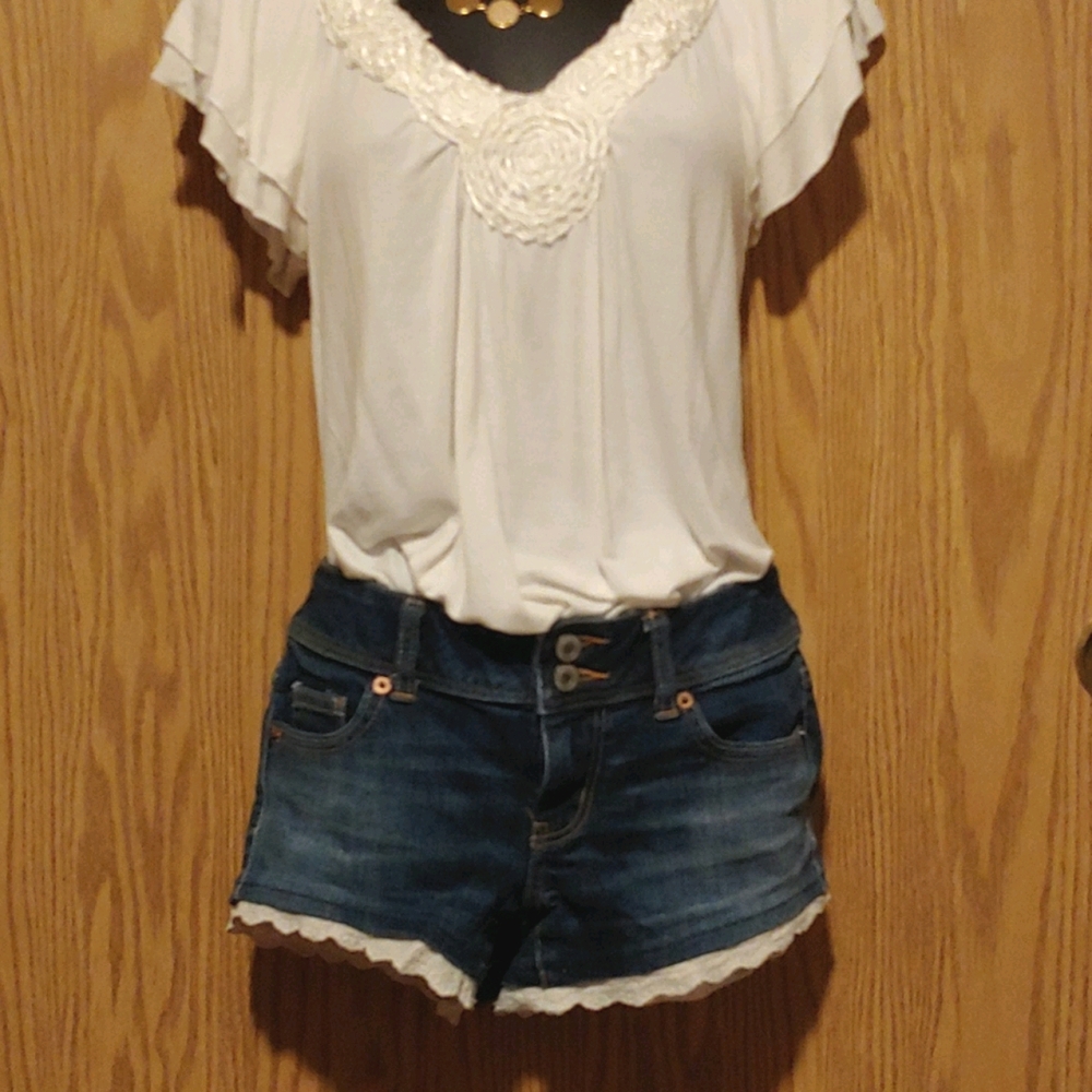 American Eagle low rise booty jean shorts size 4
